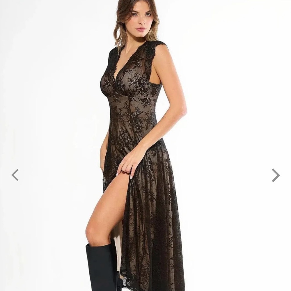 Elegant Black Lace Evening Gown - Picture 3 of 6